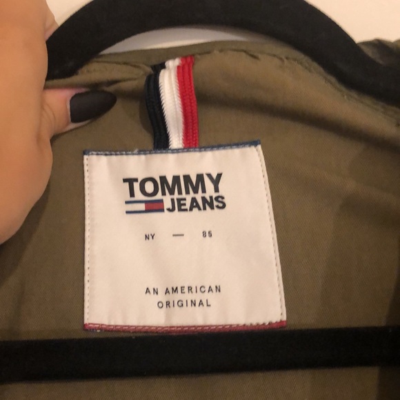 Tommy Hilfiger oversized raincoat with hood. - Picture 2 of 4